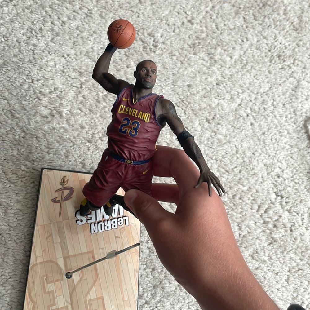lebron james figure - Picture 1 of 1